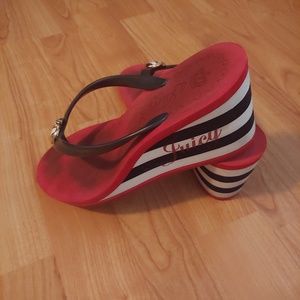 Juicy platform sandals
